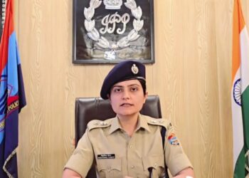 केदारनाथ यात्रा से पहले ऑनलाइन ठगी का जाल! फर्जी हेलीकॉप्टर बुकिंग से सावधान SP निहारिका तोमर