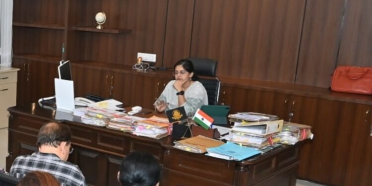 कटनी में स्वच्छता ब्रांड एम्बेसडर की निगमायुक्त से मुलाकात स्वच्छ सर्वेक्षण की तैयारी तेज