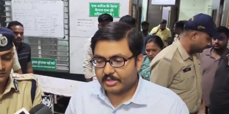 धार में बड़ा हादसा: पिकअप पलटने से 12 मजदूरों की मौत, प्रभारी कलेक्टर अभिषेक चौधरी का बयान