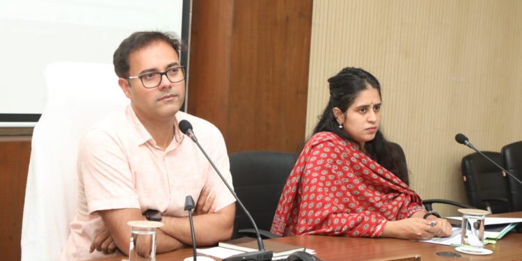 पाइपलाइन क्षतिग्रस्‍त करने वाले ठेकेदार के विरूद्ध दर्ज करायें एफआईआर- कलेक्‍टर श्री तिवारी