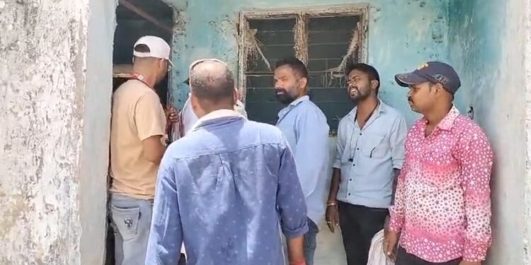 आईएचएसडीपी योजना अंतर्गत प्रेम नगर के 8 आवास कब्जामुक्त, निगम प्रशासन ने लगाए ताले