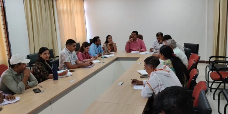 लंबित राजस्व प्रकरणों पर सख्त हुए एसडीएम चतुर्वेदी, समय-सीमा में निराकरण के निर्देश उपार्जन केंद्रों के रोजाना निरीक्षण के आदेश