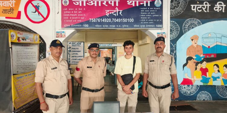 🚨 ट्रेन में छूटा लैपटॉप और जरूरी दस्तावेजों से भरा बैग! 👏 GRP की सतर्कता से यात्री को वापस मिला 50 हजार का सामान