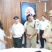 कलेक्टर एवं प्रमुख जनगणना अधिकारी सुश्री बाफना ने अवंतिपुर बड़ोदिया के चार्ज अधिकारी को सम्मानित किया