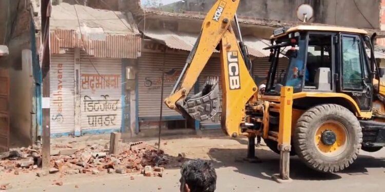 हाईकोर्ट के निर्देशों के अनुपालन में नगर परिषद विजयराघवगढ़ में हुई अतिक्रमण हटाने की कार्यवाही