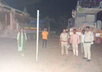 कटनी में भूजल दोहन पर प्रशासन का बड़ा प्रहार  रीठी में आधी रात दबिश देकर अवैध बोरिंग मशीनें जब्त, प्रशासन ने दिया सख्त संदेश