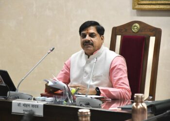 *एमपी के विकास के लिए 38 हजार 555 करोड़ रुपये स्वीकृत, जानें सीएम डॉ. मोहन के अहम फैसले*  *- मध्यप्रदेश कैबिनेट ने ‘राज्य व्यापारी कल्याण बोर्ड’ के गठन का निर्णय लिया* *- “दलहनों में आत्मनिर्भरता मिशन” के लिए 2442.04 करोड़ रुपये स्वीकृत* *- सड़क निर्माण और आवास अनुरक्षण के लिए 32 हजार 405 करोड़ रुपये की स्वीकृति*