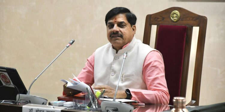 *एमपी के विकास के लिए 38 हजार 555 करोड़ रुपये स्वीकृत, जानें सीएम डॉ. मोहन के अहम फैसले*  *- मध्यप्रदेश कैबिनेट ने ‘राज्य व्यापारी कल्याण बोर्ड’ के गठन का निर्णय लिया* *- “दलहनों में आत्मनिर्भरता मिशन” के लिए 2442.04 करोड़ रुपये स्वीकृत* *- सड़क निर्माण और आवास अनुरक्षण के लिए 32 हजार 405 करोड़ रुपये की स्वीकृति*