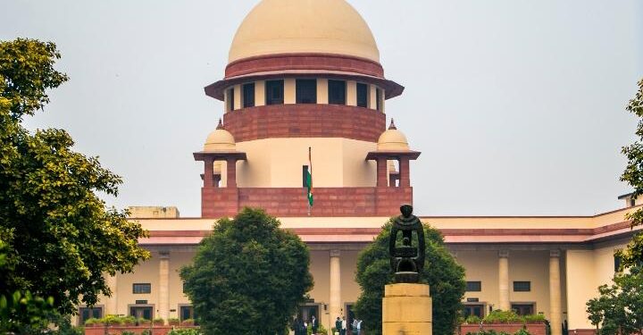कटनी के 52 अधिवक्ताओं के मान-सम्मान की हुई जीत  ​ *स्टेट बार काउंसिल के इनकार के बाद सुप्रीम कोर्ट ने दिया ऐतिहासिक फैसला*
