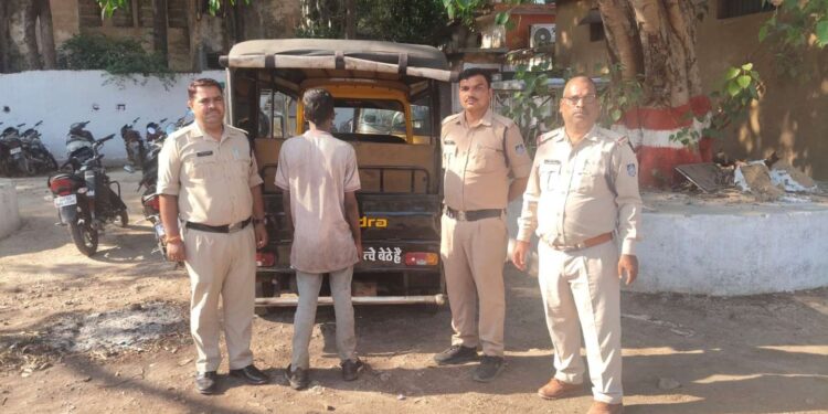 *चोरी गये आटो को चंद घण्टो मे आरोपी सहित कोतवाली पुलिस ने किया बरामद*