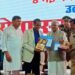 राज्यपाल मंगूभाई पटेल ने सेवाभावी कार्यों पर जिला शिक्षा अधिकारी एलएन प्रजापति को किया सम्मानित