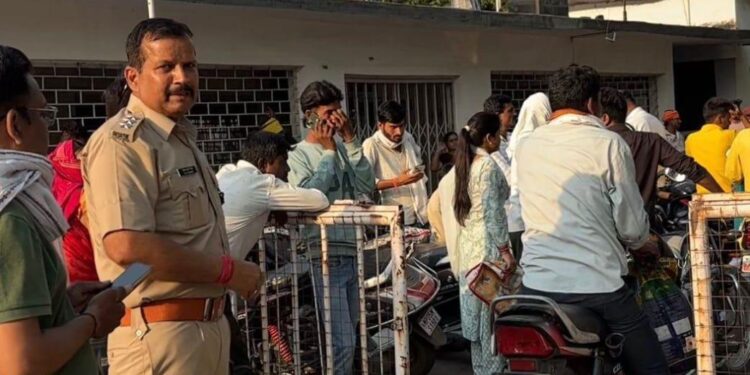 पुलिस अधीक्षक के निर्देशन में पुलिस का सख्त व प्रभावी हेलमेट विशेष अभियान का समापन: ट्रैफिक डीएसपी श्री मिश्रा,अभियान में 2627 चालकों पर किया चालान, ₹7.91 लाख जुर्माना, लाइसेंस निलंबन की कार्यवाही भी प्रारंभ….