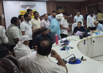 कलेक्टर की जनसुनवाई में डोलरिया तहसील के ग्रामीणों ने अवैध शराब की बिक्री पर कारवाही को लेकर लगाई गुहार…!