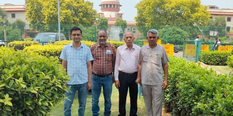 अदालतों में लंबित निष्पादन याचिकाओं पर कार्रवाई की मांग राष्ट्रीय अध्यक्ष कमलेश त्रिपाठी ने मुख्य न्यायाधीश को सौंपा सुझाव पत्र