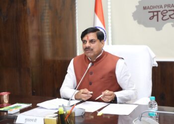 मुख्यमंत्री डॉ. यादव ने विभिन्न शासकीय योजनाओं और कार्यक्रमों के क्रियान्वयन के संबंध में विभागीय समीक्षा कर दिशा निर्देश दिए। *प्रदेश को देश में सभी क्षेत्रों में अग्रणी बनाना हमारा लक्ष्य* : मुख्यमंत्री डॉ. यादव