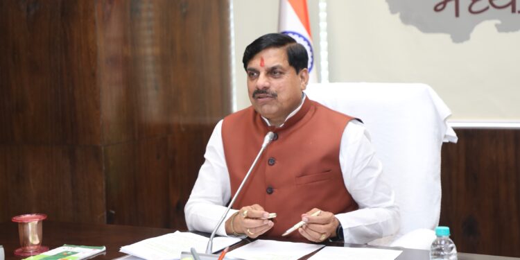 मुख्यमंत्री डॉ. यादव ने विभिन्न शासकीय योजनाओं और कार्यक्रमों के क्रियान्वयन के संबंध में विभागीय समीक्षा कर दिशा निर्देश दिए। *प्रदेश को देश में सभी क्षेत्रों में अग्रणी बनाना हमारा लक्ष्य* : मुख्यमंत्री डॉ. यादव