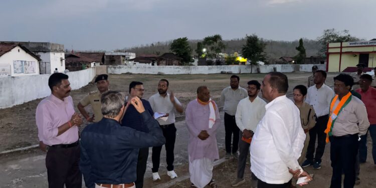 *महामहिम राज्यपाल के प्रस्तावित आगमन को लेकर तैयारियां तेज*  *कार्यक्रम स्थल पहुंचकर अधिकारियों* *एवं जनप्रतिनिधियों ने व्यवस्थाओं का लिया जायजा*  *विभिन्न विभागों को सौंपी गई आवश्यक जिम्मेदारियां*