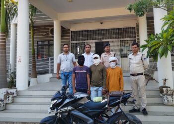 देहात पुलिस ने रसूलिया में दिनदहाड़े हुई महिला के साथ लूट के तीन आरोपियों को ने किया गिरफ्तार….