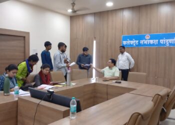 *अपर कलेक्टर नीलमणि अग्निहोत्री की अध्यक्षता में जनसुनवाई संपन्न*  *42 आवेदनों पर हुई सुनवाई, त्वरित निराकरण के दिए निर्देश*