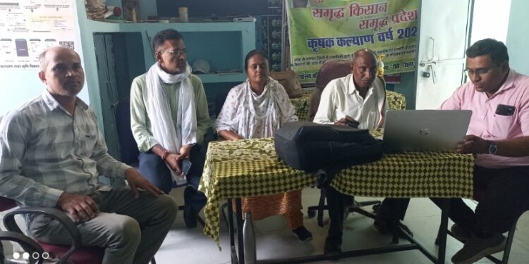 किसान रथ से गांव-गांव जागरूकता अभियान मैं कलेक्टर के आदेशो की जा रही अनदेखी,,