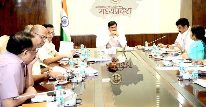 *खाद्य विभाग के नवाचार से मिल रहा उपभोक्ताओं को लाभ, सीएम डॉ. यादव बोले- जन कल्याण के लिए ये जरूरी*  – *मुख्यमंत्री डॉ. मोहन यादव ने की खाद्य-नागरिक आपूर्ति और उपभोक्ता संरक्षण विभाग के कार्यों की समीक्षा*