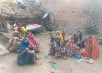 मिट्टी लदी ट्रैक्टर से दबकर दो की मौत