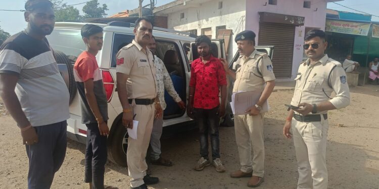 चौकी सिलौडी पुलिस द्वारा उपेक्षा पूर्वक अवैध रूप से पैट्रोल ले जाते पाए जाने पर