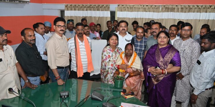 कटनी नगर निगम में भावुक विदाई समारोह 7 कर्मचारियों को सम्मान के साथ दी गई विदाई