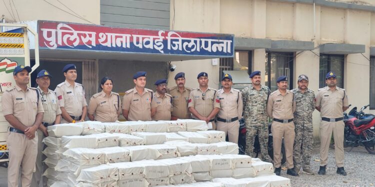 पन्ना में शराब माफियाओं पर बड़ा वार! 1665 लीटर अवैध शराब और पिकअप वाहन जब्त 18 लाख 50 हजार की कार्रवाई से तस्करों में हड़कंप