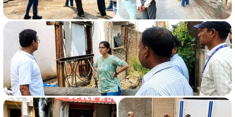 निगमायुक्त ने नगर के विभिन्न जलभराव वाले संभावित क्षेत्रों का स्थल निरीक्षण कर जल निकासी व्यवस्था का लिया जायजा*