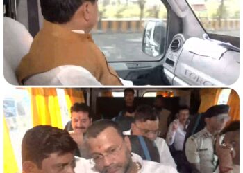 CM मोहन यादव ने फिर दिखाई सादगी! काफिला छोड़ बस से पहुंचे उज्जैन 🚍 मंत्री-सांसद भी रहे साथ PM मोदी की मितव्ययता अपील पर अमल “जनता का सेवक VIP नहीं, जिम्मेदार नागरिक होता है”