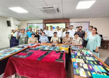 मध्यप्रदेश पुलिस ने विगत 2 सप्‍ताह में 2 करोड़ 26लाख रुपए से अधिक के गुम हुए 1021 मोबाइल फोन खोज कर वास्तविक मालिकों को लौटाएं
