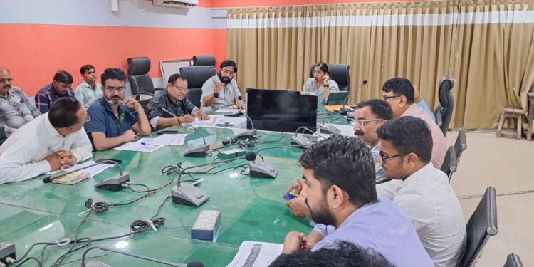 🚨 कटनी में टैक्स बकायादारों की अब खैर नहीं! 💰 डिजिटल भुगतान को बढ़ावा, बड़े बकायादारों पर सख्त कार्रवाई के आदेश 🏢 निगमायुक्त तपस्या परिहार का बड़ा फैसला ⚠️ लक्ष्य पूरा नहीं करने वाले कर्मचारियों पर होगी कार्रवाई