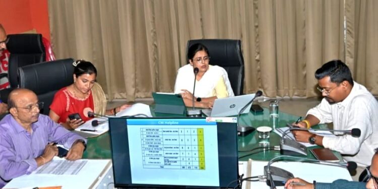 🔥 CM हेल्पलाइन शिकायतों पर निगमायुक्त तपस्या परिहार सख्त अधिकारियों को दिए कड़े निर्देश