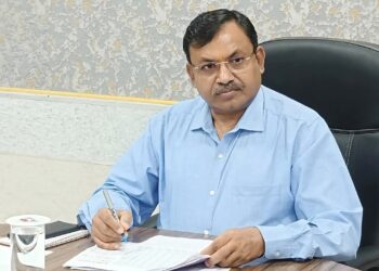 कमिश्नर ने 15 तहसीलदारों की रोकी वेतनवृद्धि.  नामांतरण, बंटवारा और सीमांकन के प्रकरणों का समय सीमा में निराकरण न करने पर की कार्यवाही.