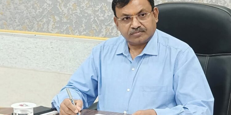 कमिश्नर ने 15 तहसीलदारों की रोकी वेतनवृद्धि. नामांतरण, बंटवारा और सीमांकन के प्रकरणों का समय सीमा में निराकरण न करने पर की कार्यवाही.