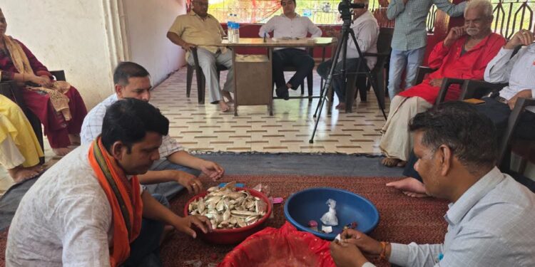 त्रिपुर सुंदरी मंदिर तेवर की चल-अचल संपत्तियों का सत्यापन की कार्यवाही प्रारंभ, दान पेटी से 95 लाख रुपये मूल्य के स्वर्ण-रजत आभूषण मिले