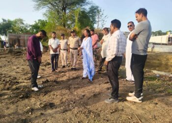 कलेक्टर ने महाराज सागर तालाब के जीर्णोद्वार कार्य का निरीक्षण कर दिए निर्देश