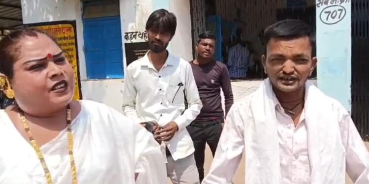 बिल्ली के काटने पर अस्पताल पहुंचे युवक को नर्सों ने डांटा, बिना इलाज लौटा मरीज,,,