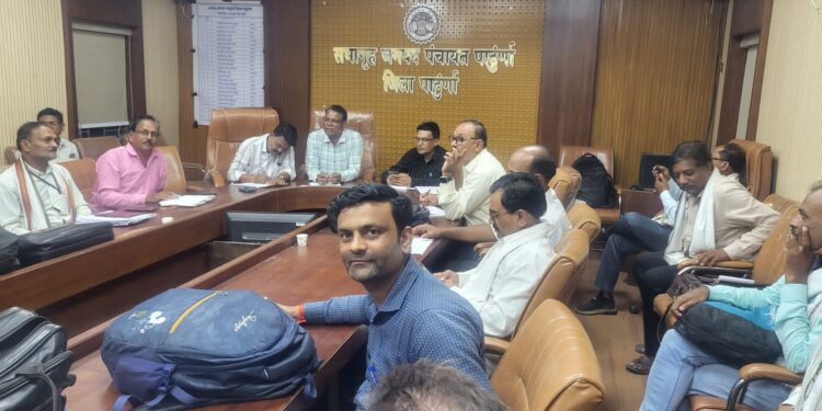 *पंचायत एवं ग्रामीण विकास विभाग की विस्तृत समीक्षा, लंबित शिकायतों के त्वरित निराकरण के निर्देश*  *आवास, मनरेगा, स्वच्छ भारत मिशन एवं वाश ऑन व्हील्स अभियान की प्रगति पर हुई विस्तृत चर्चा*