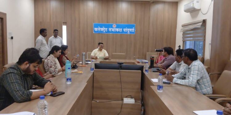 *अपर कलेक्टर नीलमणि अग्निहोत्री की अध्यक्षता में जनसुनवाई आयोजित*  *जनसुनवाई में पेयजल, सड़क, अतिक्रमण एवं प्रमाण पत्रों से जुड़े 20 आवेदन पहुंचे*