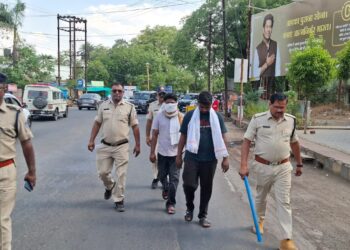 *🚨 पुलिस ने आरोपियों का शहर मे निकाला जुलस, न्यायालय ने किया जारी जेल वारंट* देखे VIDEO
