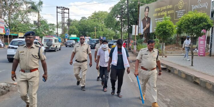 *🚨 पुलिस ने आरोपियों का शहर मे निकाला जुलस, न्यायालय ने किया जारी जेल वारंट* देखे VIDEO