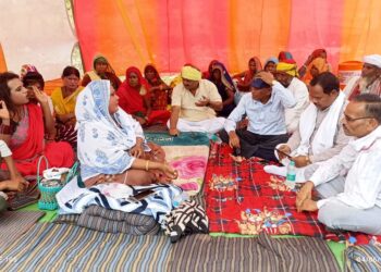 24 घंटे गुजर जाने के बाद भी प्रशासन की नही कोई प्रतिक्रिया,,फिर भी मांगों को लेकर अड़ीं जिला पंचायत सदस्य माला मौसी,,,
