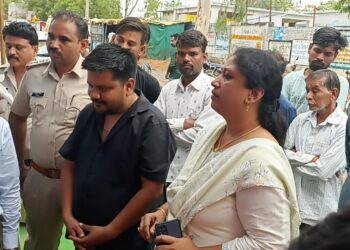 माला मौसी की भूख हड़ताल खत्म,,, एक सप्ताह में कार्यवाही होगी प्रभारी बीएमओ ने दिलाया भरोसा,,,