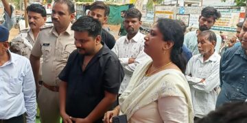 माला मौसी की भूख हड़ताल खत्म,,, एक सप्ताह में कार्यवाही होगी प्रभारी बीएमओ ने दिलाया भरोसा,,,