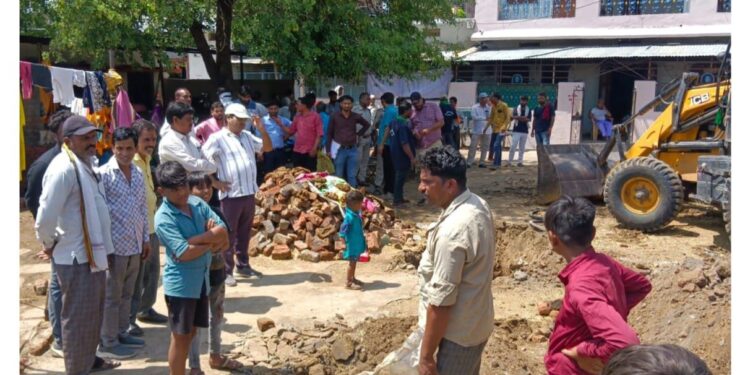 तहसीलदार एवं सीएमओ की संयुक्त कार्यवाही ने गरीब लोहपीटा दिलवाया न्याय’अब होगा प्रधानमंत्री आवास निर्माण’
