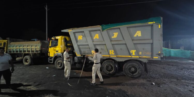 कटनी में खनिज माफियाओं पर बड़ा एक्शन अवैध रेत परिवहन करते 3 भारी वाहन जब्त