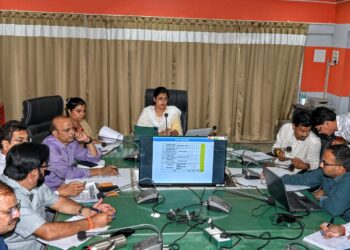 कटनी में निगमायुक्त तपस्या परिहार का अल्टीमेटम बारिश से पहले पूरा करें सड़क, सीवर और नाला सफाई का काम  अधिकारियों की लगी क्लास 