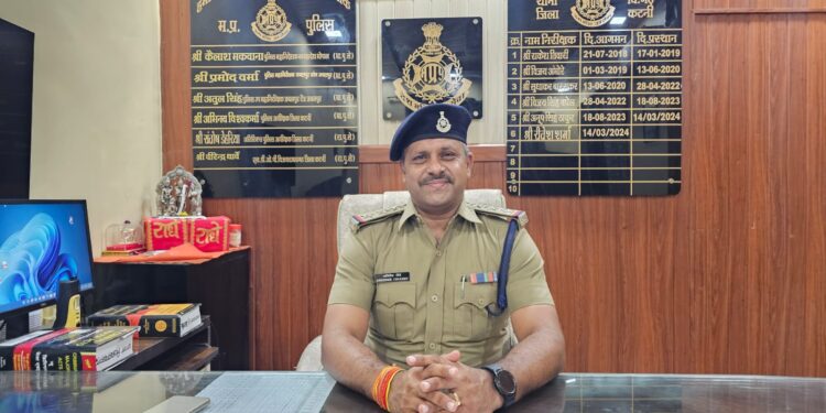 अभिषेक चौबे ने संभाली विजयराघवगढ़ थाने की कमान, ग्रहण किया पदभार* *कहा बेहतर पुलिसिंग और कानून व्यवस्था पर रहेगा फोकस, अपराधों पर लगाएंगे अंकुश
